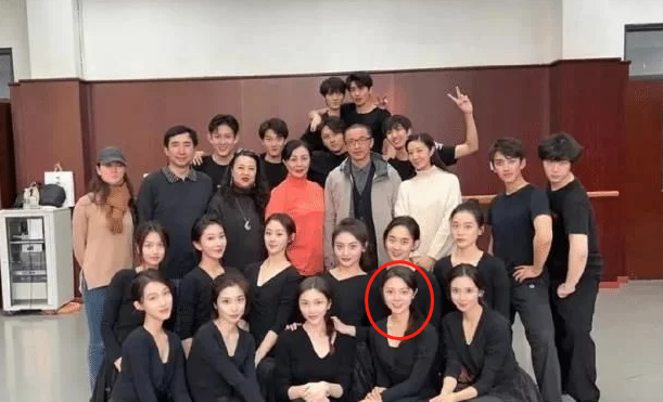 “星圈学霸”赵今麦又火了，课堂笔记宛如印刷，19岁成了人生赢家