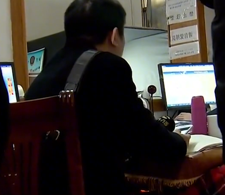 2017年女孩生命仅剩几小时，父亲含泪请求母亲相见，母亲：没必要