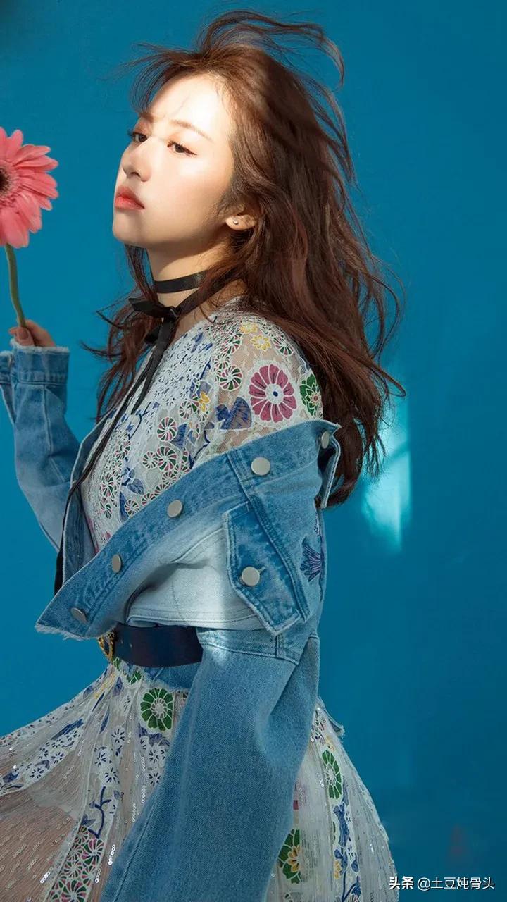 明星壁纸—周雨彤