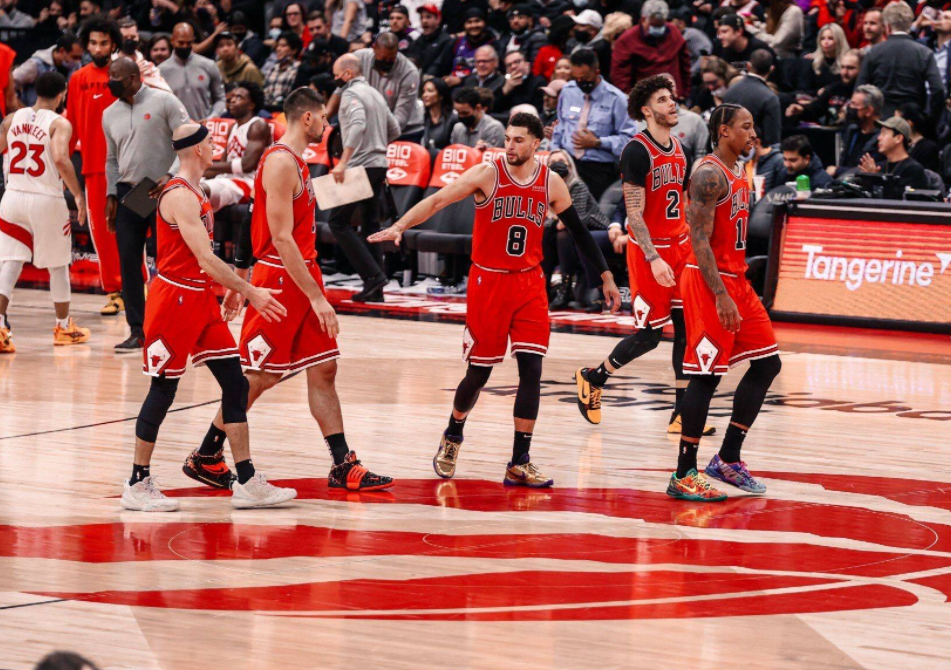 nba中锋为什么投篮那么差(全联盟命中率最差首发中锋！21投41分也带不动！德罗赞心里苦啊)