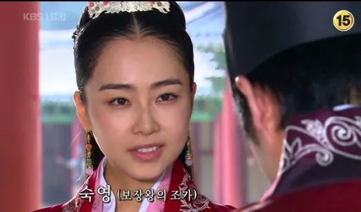 曾名噪一时的女演员，历经婚姻事业起起落落，如今的她只追求