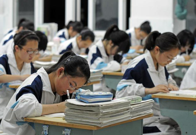 满大街都是985毕业生？但按照事实证明，大专学历才是社会主体