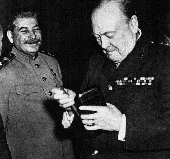 苏德战争后，丘吉尔密谋联德突袭苏联，英苏两国到底有何怨仇？