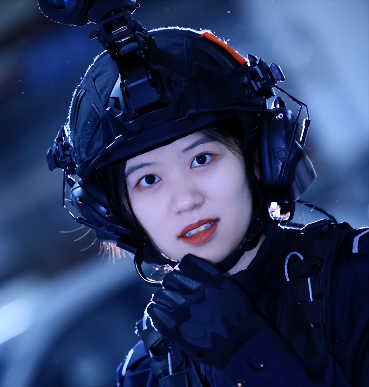 纯真萌妹竟是公安校花，才貌双全又美又飒，简直是行走的招生简章