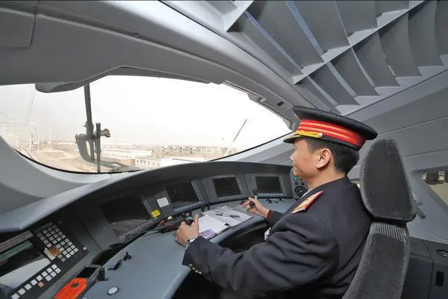 高铁司机月薪有多高？为何每天只要工作4小时？看完你心动了吗？