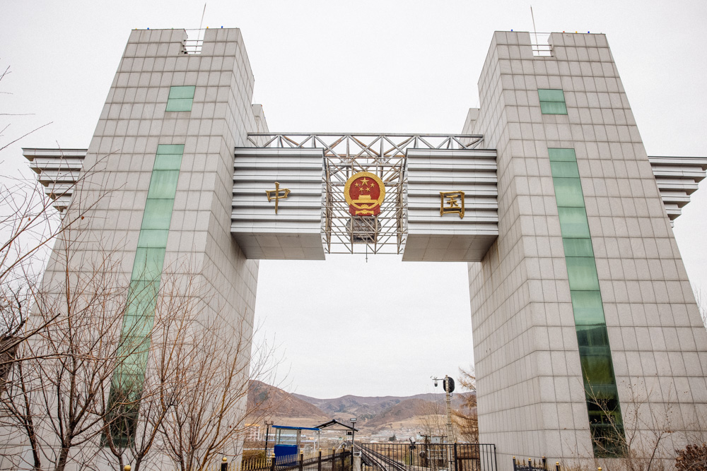 远眺朝鲜大兵中国这个铁路口岸横跨两国满足你的好奇心