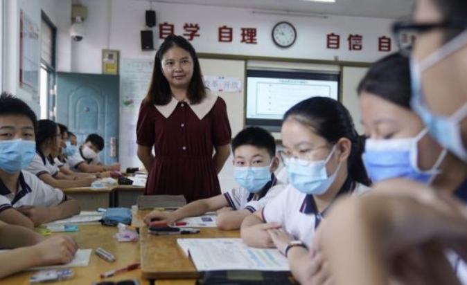 上初中女孩适合住校吗,孩子初中住校好还是走读好(图9)