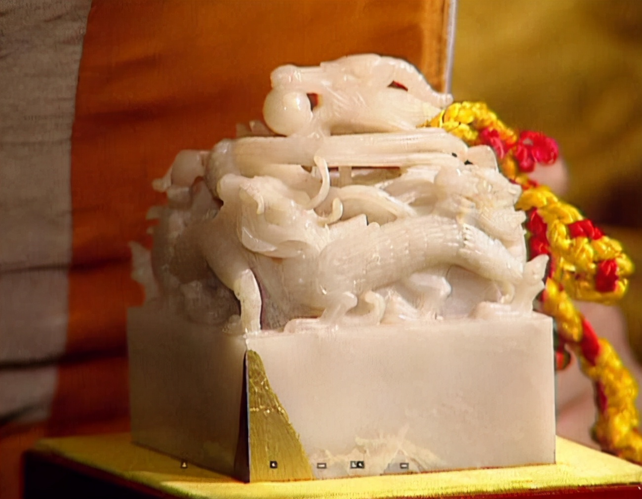 和氏璧的前世今生:卞和献璧被割掉双脚,它最终成为了无价之宝