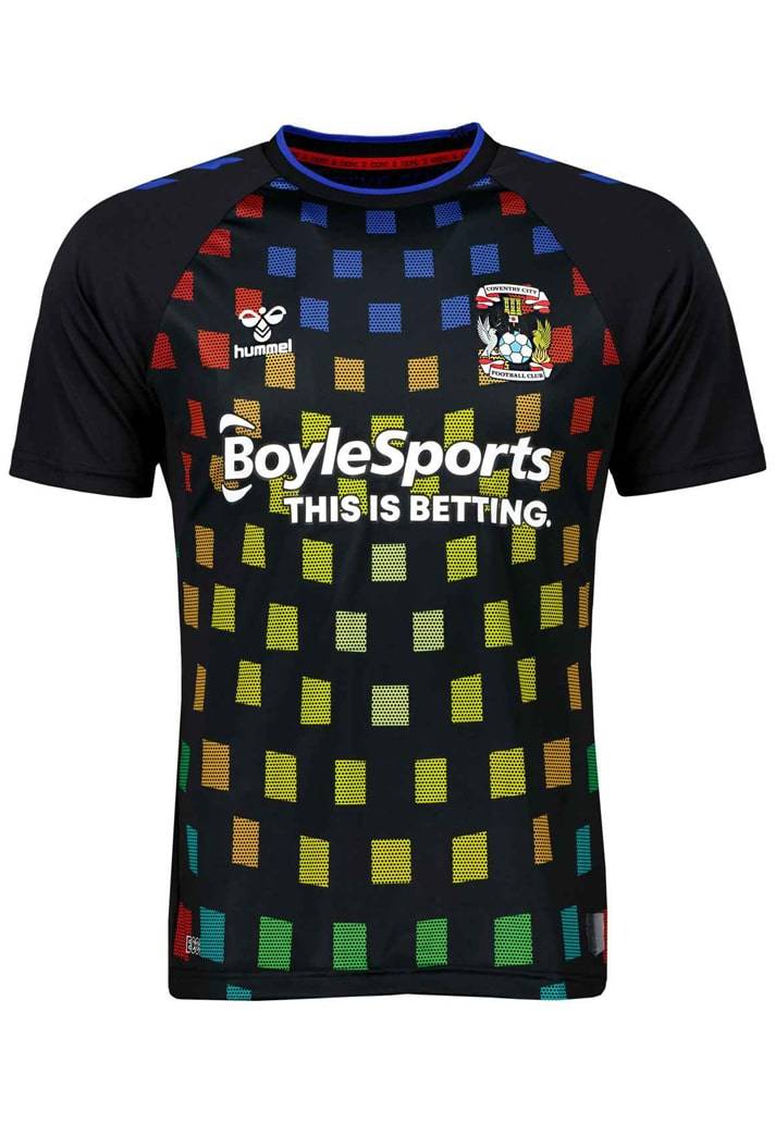 世界上最好的足球队服（本赛季哪支球队的三套球衣设计水平最高？这十大球队走在时尚前沿）