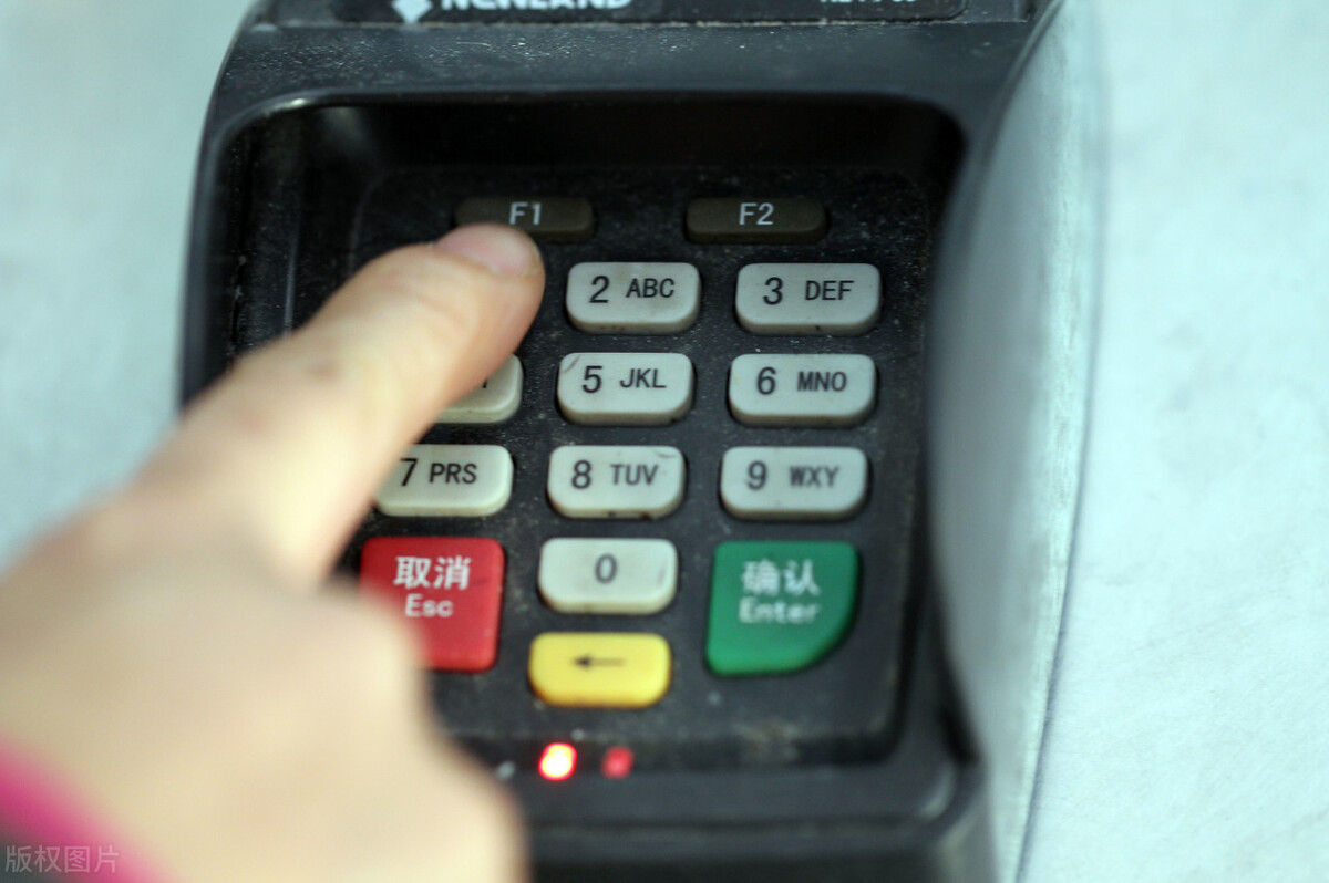 年后上班，好多公司组织员工吃饭，餐饮费发票怎么入账？