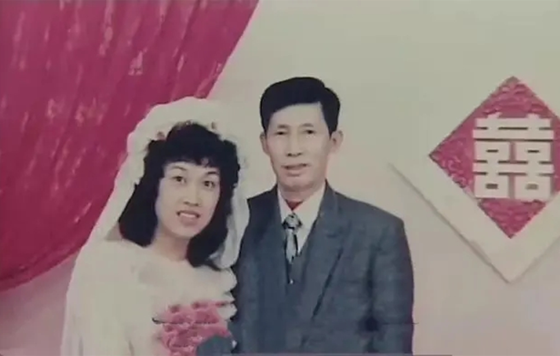 中国首位变性人，隐瞒男儿身嫁给52岁富商，丈夫死后一张纸条拆穿