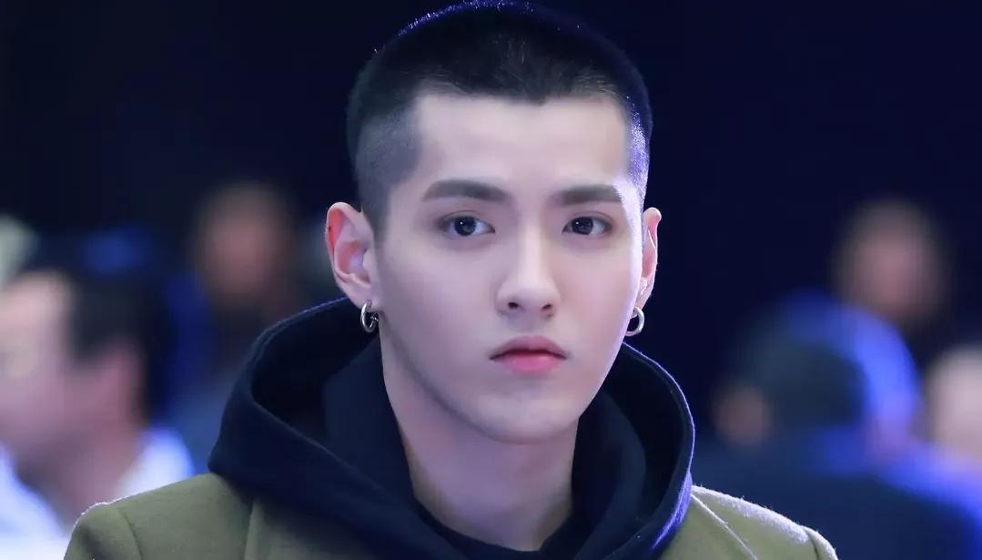 没了爽子和吴某人，娱乐圈里依旧波涛汹涌，未爆料的大瓜太劲爆