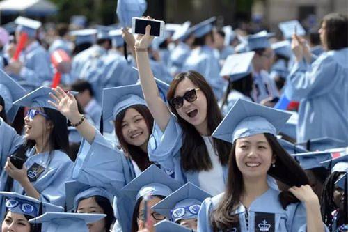 出国留学花费百万，班里四分之三是中国学生，回来后月薪4000元
