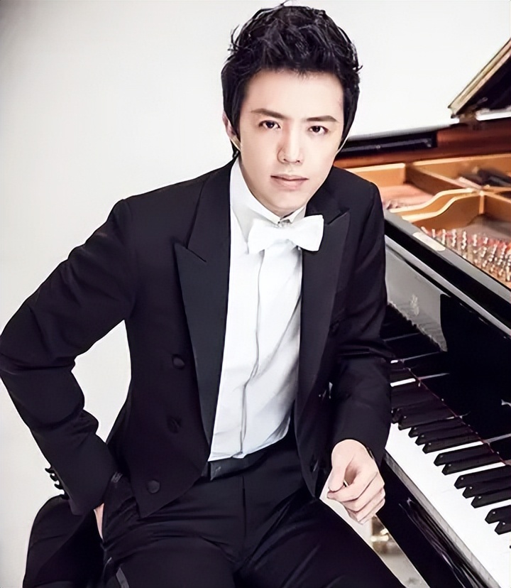 放弃已有的名利去考编制，易烊千玺的脑瓜子被驴踢了么？