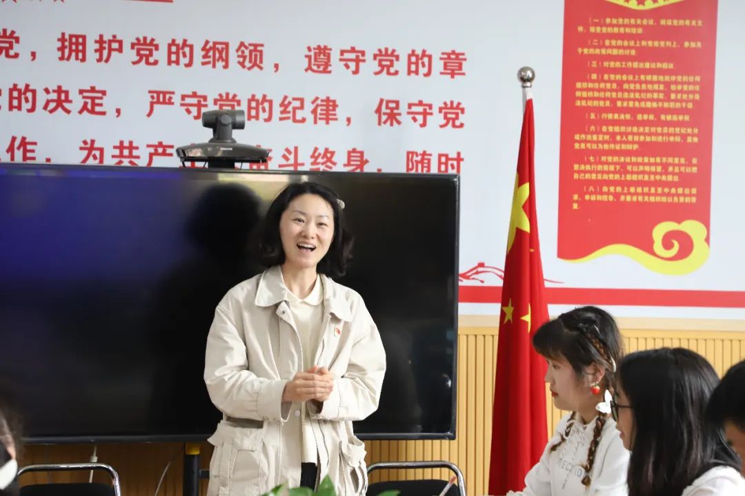 煎茶小学绿荫讲堂第二组举办“读经典，扬初心”绿荫讲堂读书会