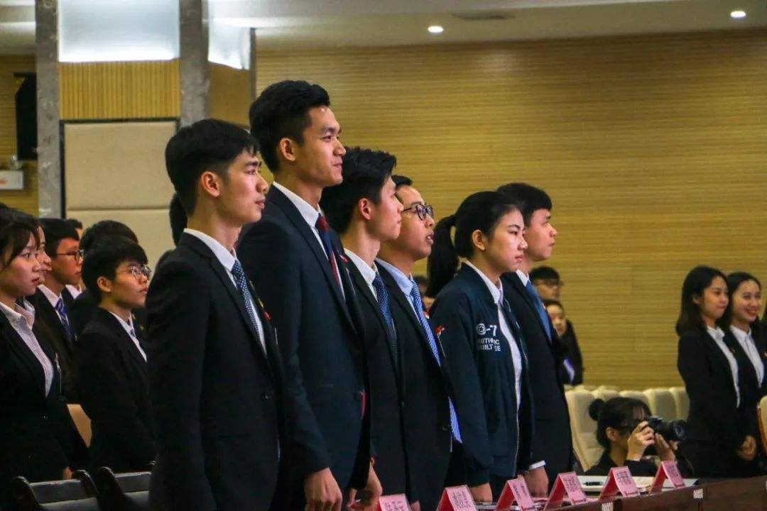 大学生期末考试与中学的不同，压力很大，挂科会影响保研和评优