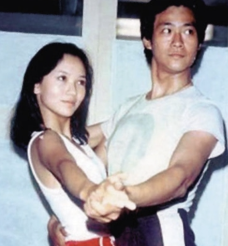 一手好牌却打得稀烂，这8位“高开低走”的港星，个个不值得原谅