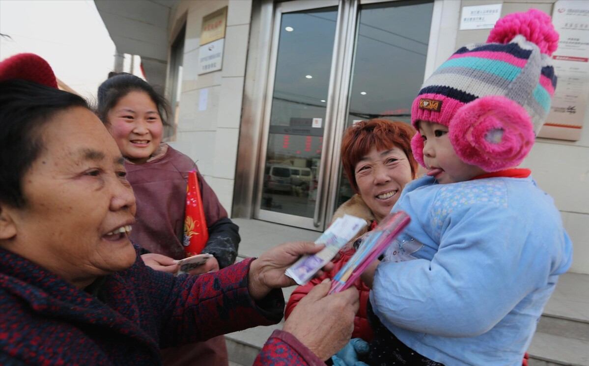 亲戚家2孩子我家1个，过年咋给红包？教你3招不吃亏也不得罪人