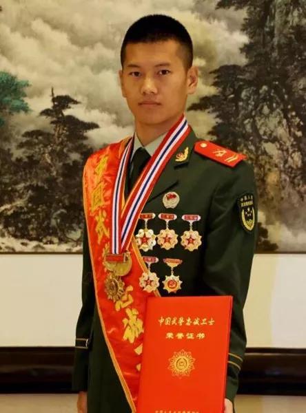 武警上士李明,一等功臣特战班长,没有提干退役了,太可惜了