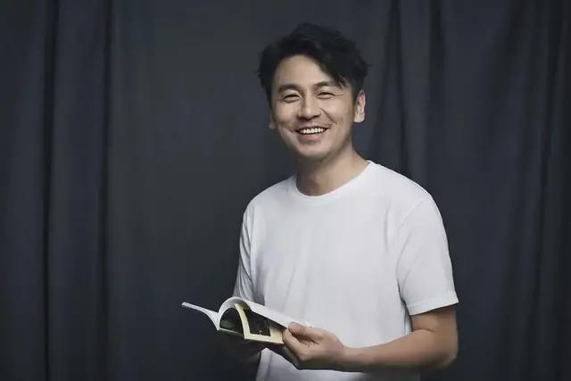 出道15年，爆红后绯闻不断，为何翟煦飞对他依旧不离不弃？