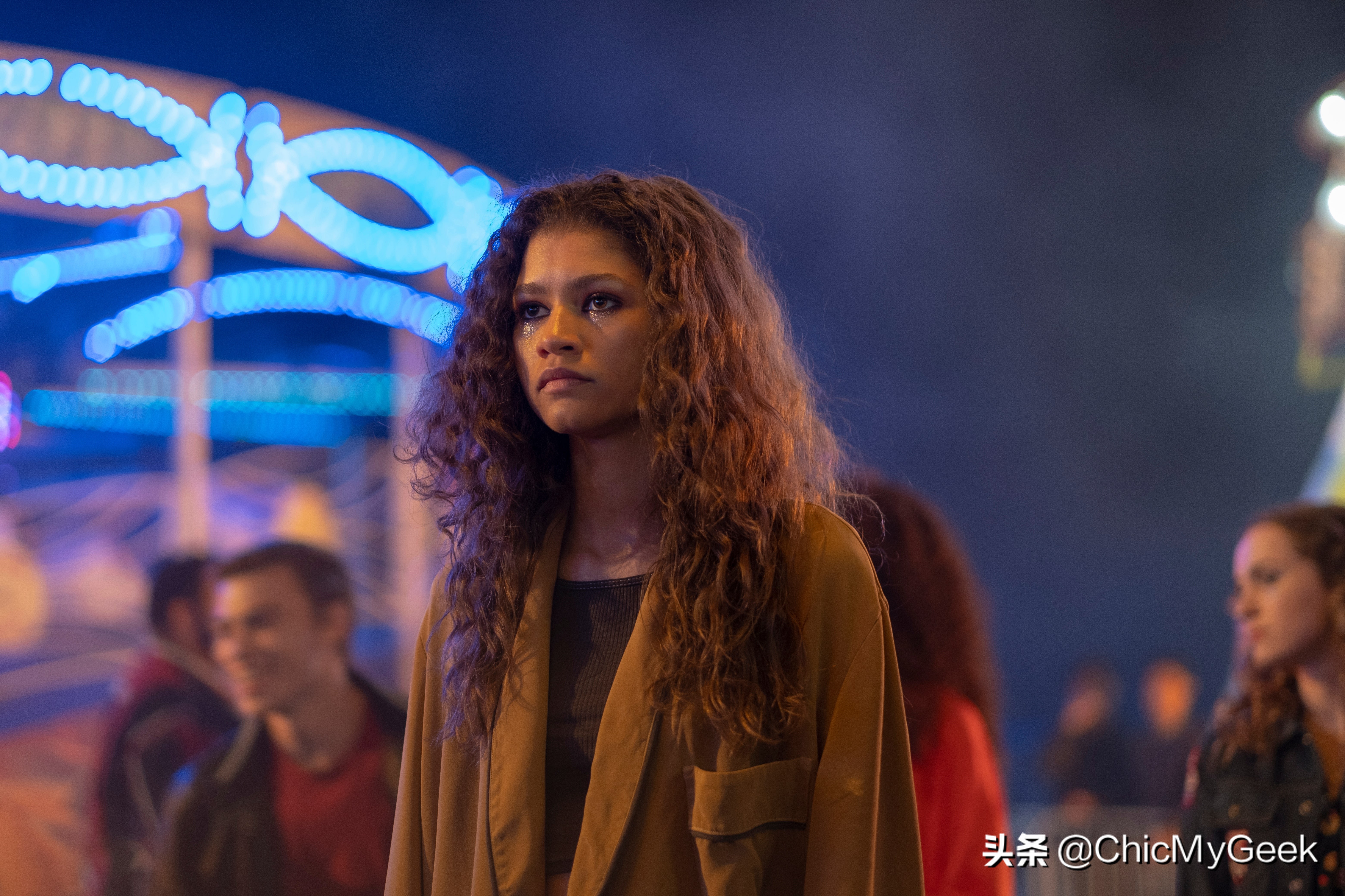 药瘾、暴力、大尺度裸露！这部暗黑校园剧何以成为Z世代最爱？