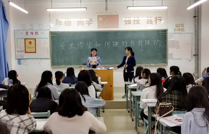 大学生沉迷“考证内卷”，有些证书却早被撤销，提前了解不吃亏