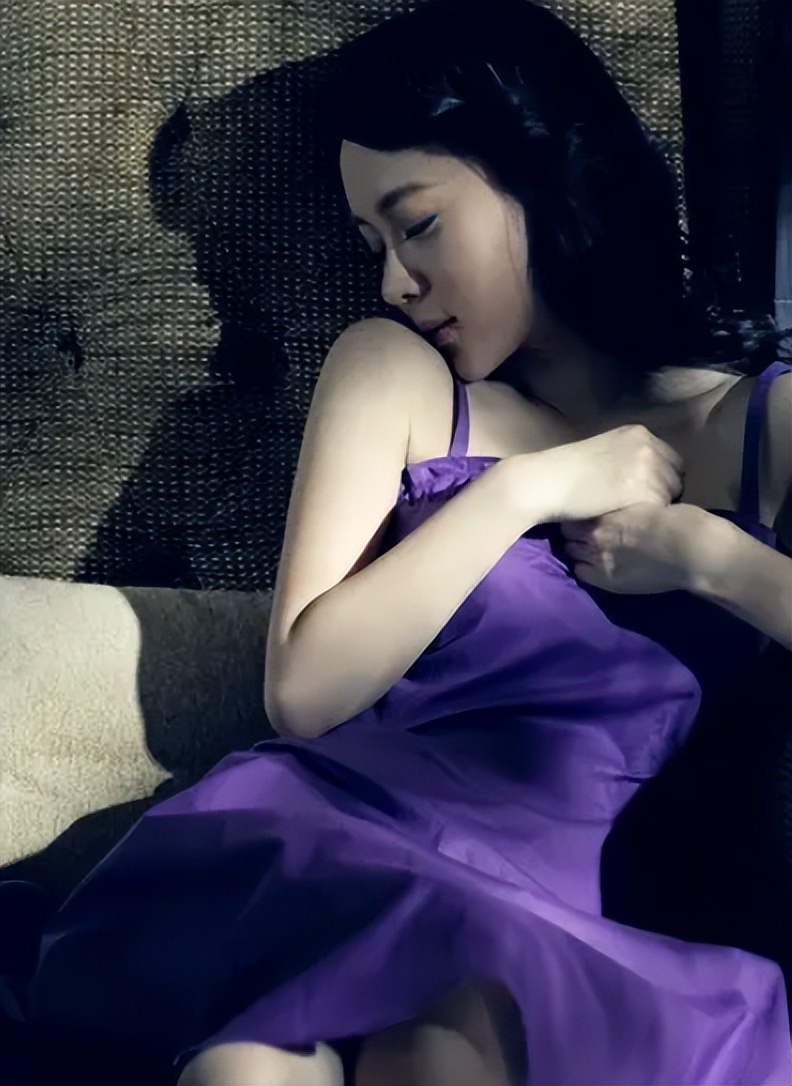 2007年,霍思燕彻底改变了自己.褪下了原本清纯玉女的形象.