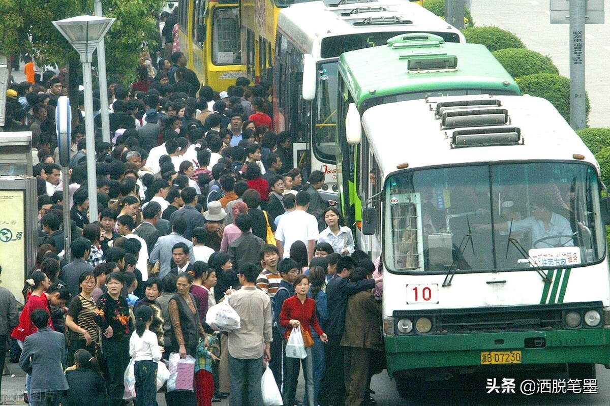 一年一度的春运又要到了(又见春运：客运站关闭，客量断崖式下滑，客运大巴该不该取消？)