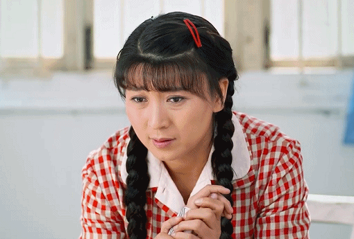 年纪一大把就别冒充少女了,扎双马尾扮嫩的中年女星,观众眼不瞎