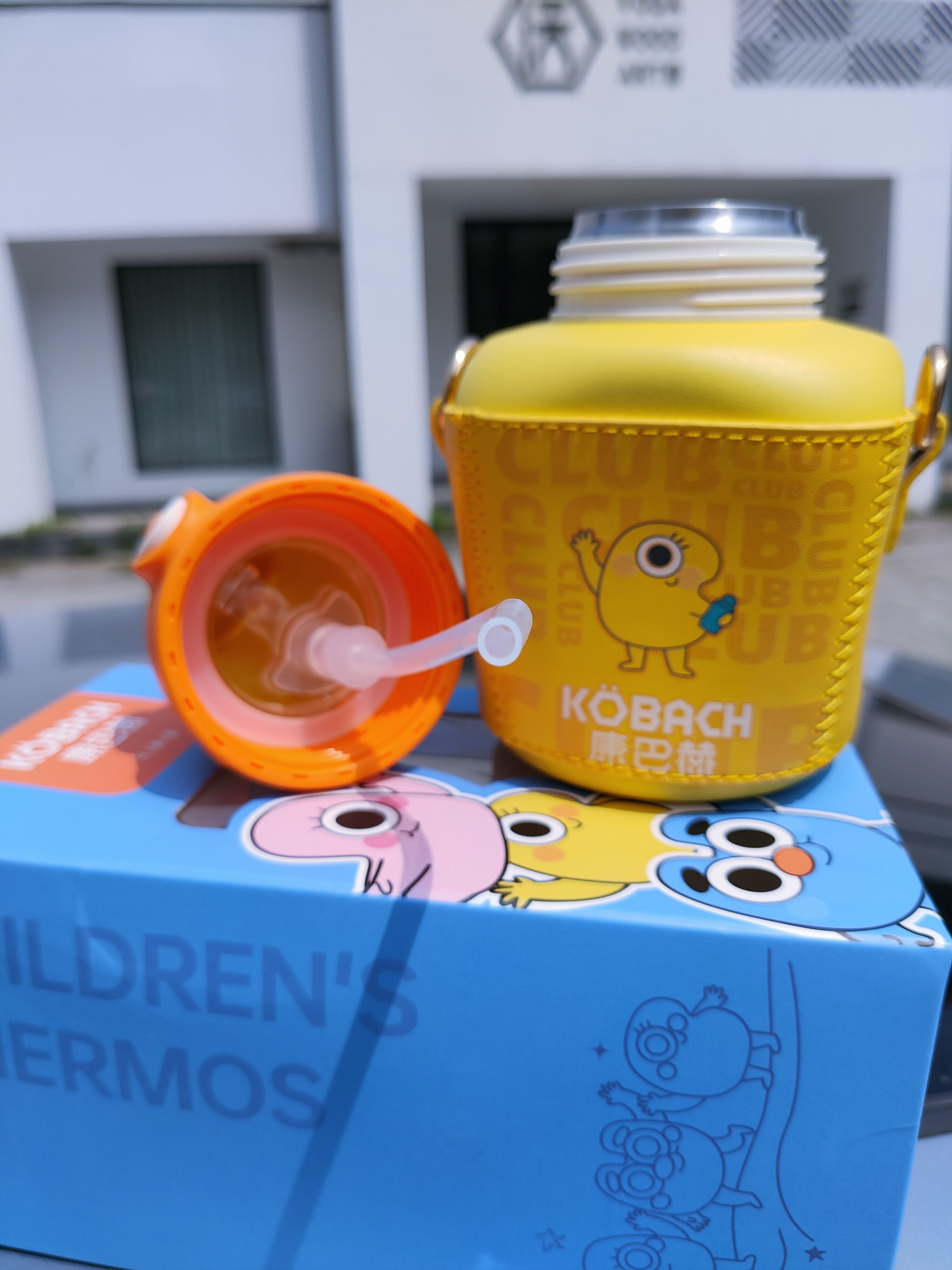 康巴赫儿童保温水杯：让喝水变的时尚可爱