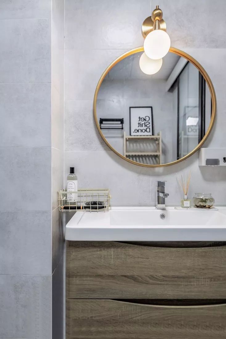 78平北欧风小户型二居室，白、灰与木构造出一个轻松舒适的窝