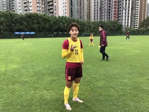 堪称中国女梅西(“中国女梅西”王霜：5岁被父母送人，一直被打压却从不放弃)