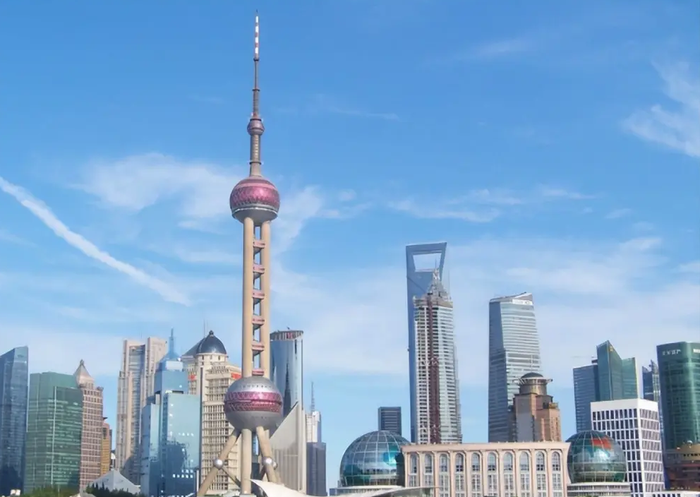 在上海读大学能迁户口，在上海读大学消费高吗