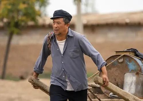 曾经帅到掉渣,如今土里土气胡子邋遢,这7位男星年轻时都是鲜肉