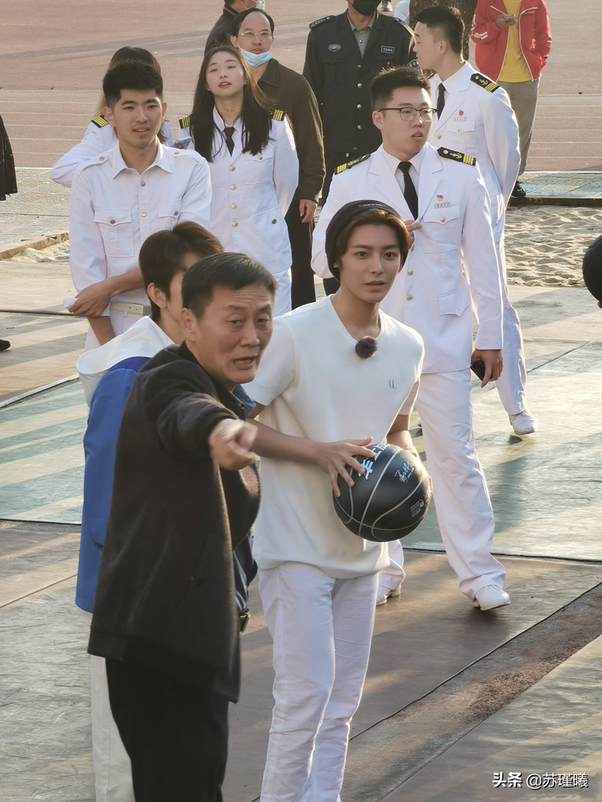 侯明昊打篮球图片(偶遇侯明昊"集美大学"打篮球,化身阳光运动系校草