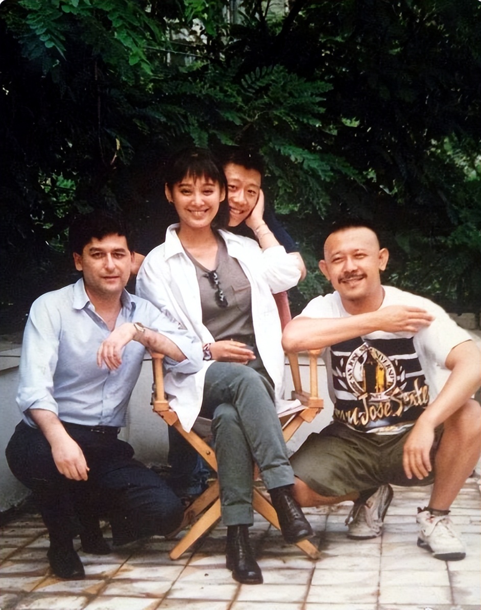 2010年,宁静向保罗提出离婚.