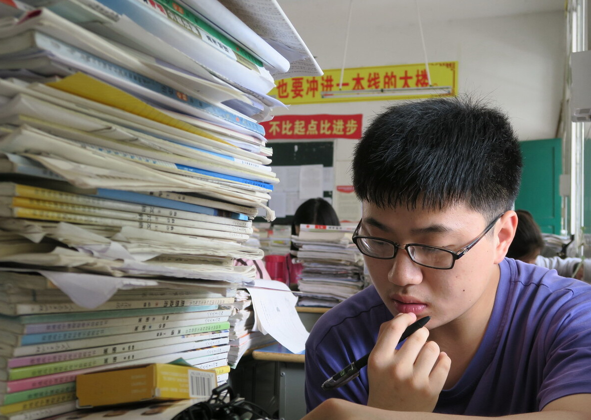 2022高考迎新规，4类学生可能无缘高考，复读生会受到影响吗？