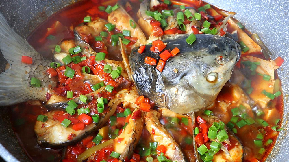 【酱炖草鱼】做法步骤图 做法简单 待客倍有面-起舞食谱网