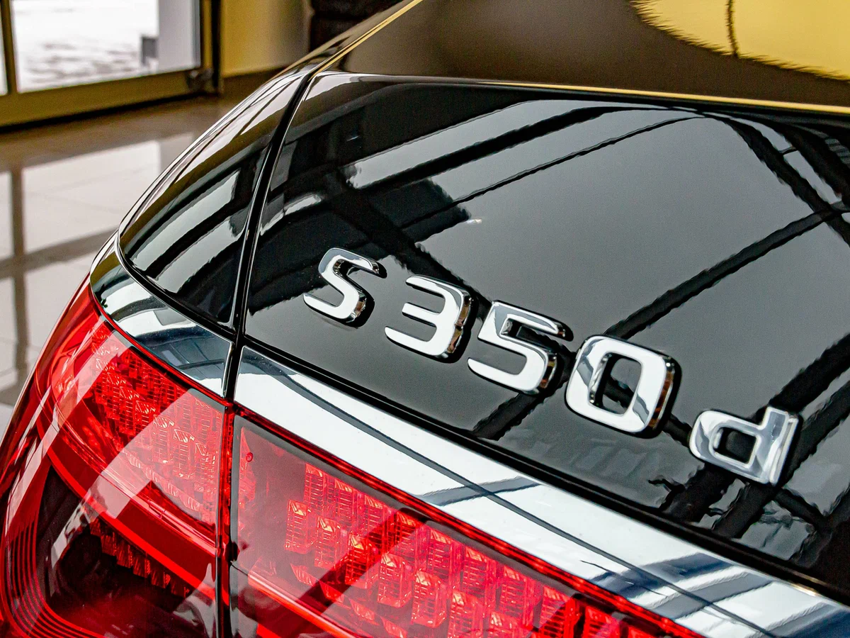 奔驰s350配置(新款奔驰S350实拍，3.0T柴油6缸 四驱，激光大灯 四座，真霸气)
