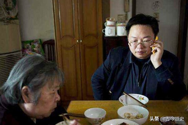 高考状元张晓勇：接近满分考进清华，毕业后却选择回乡当保安