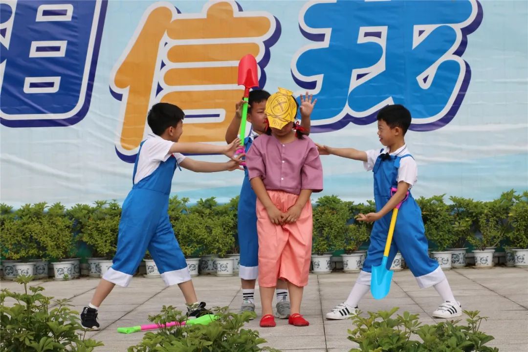从心起步 健康成长｜实验小学外国语学校举行心理健康主题升旗仪式