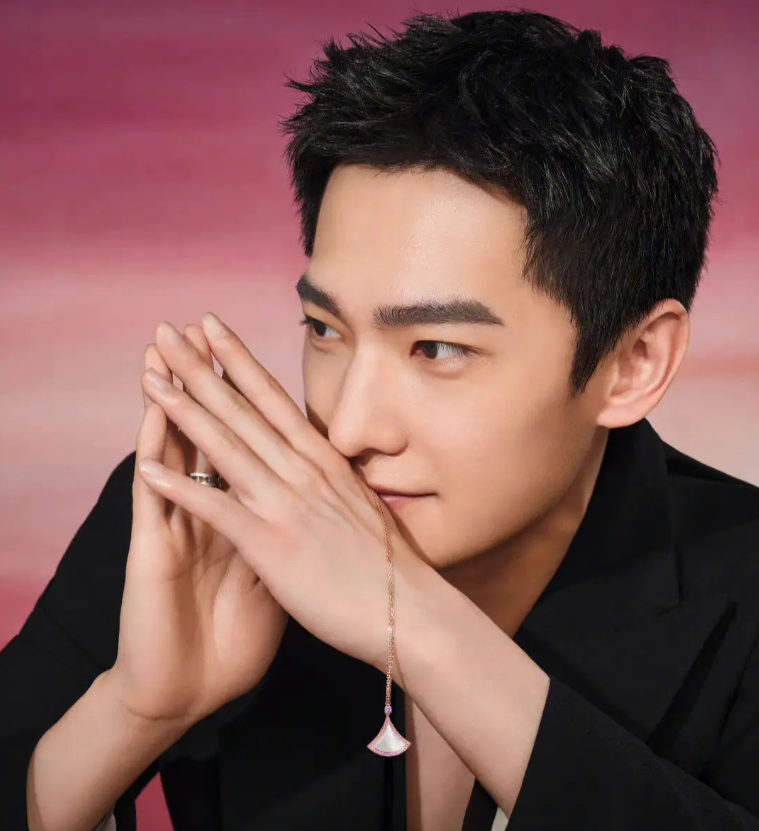 一部戏换一个女朋友,表面单纯的杨洋私底下究竟有多混乱?