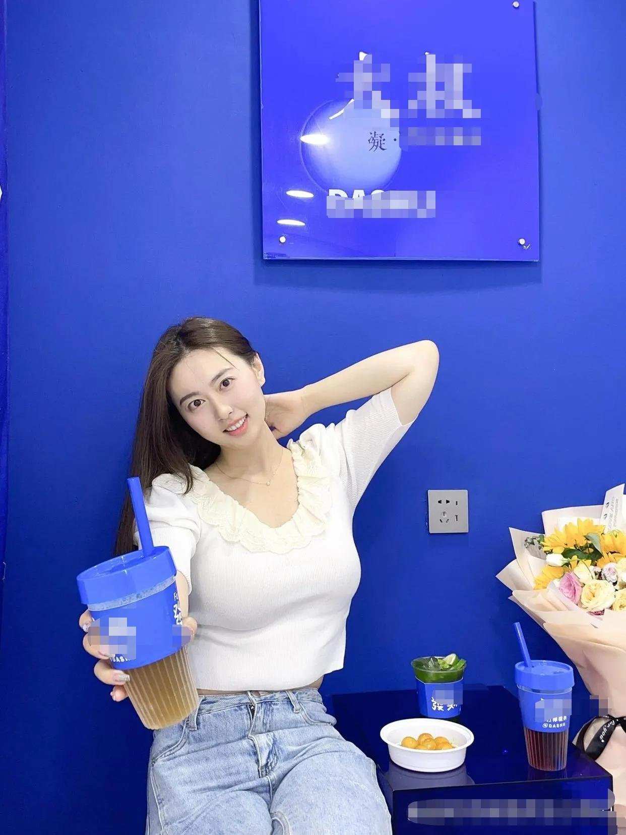 炎热夏天,喝点冰爽的冷饮小吃,惬意