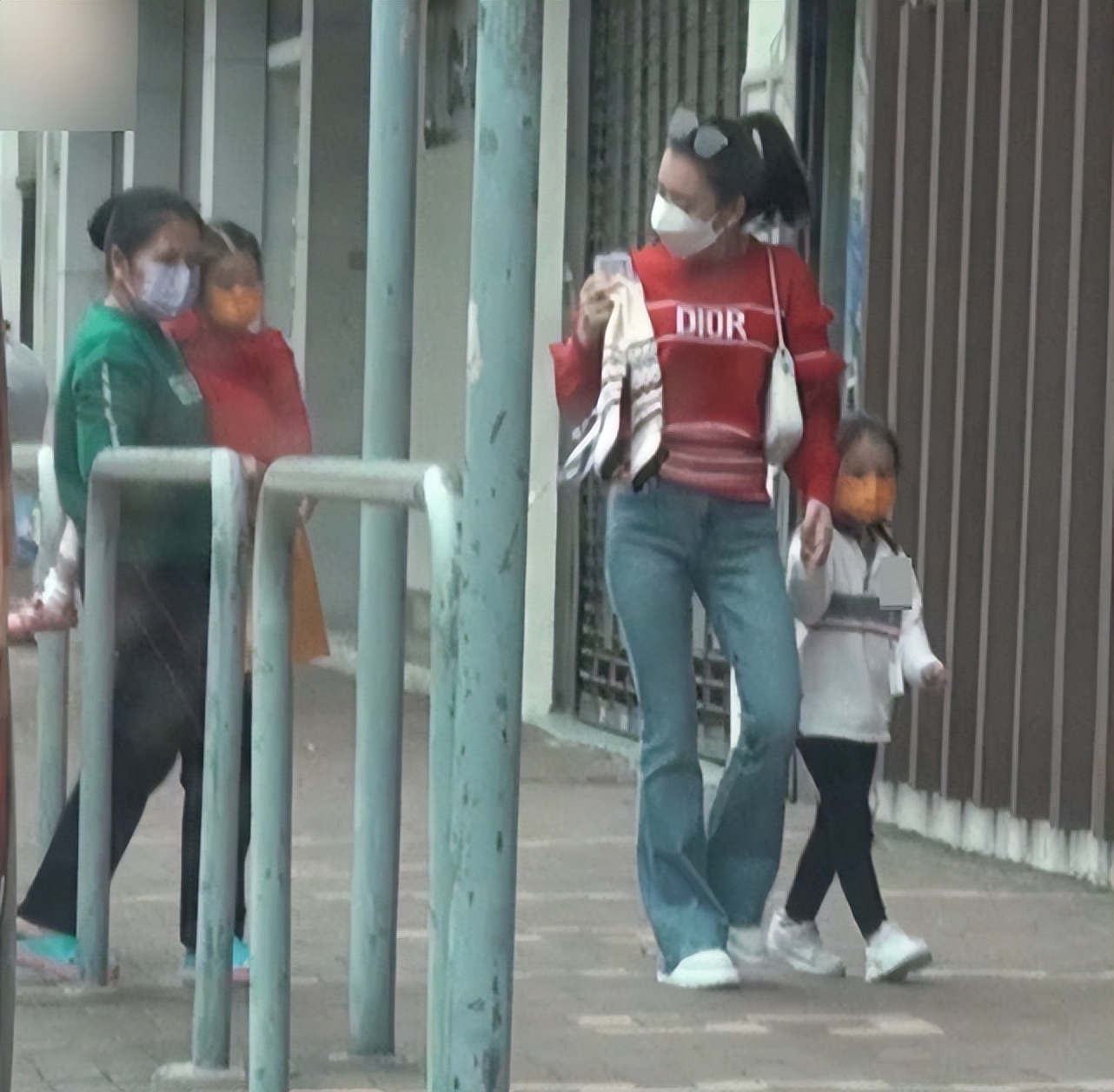 郭富城老婆豪华浴室内录视频，护肤品全是孕妇可用，被疑怀三胎