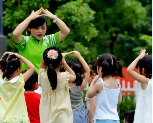 教师行业迎来变革，学历将要有新的要求，部分老师或要面临失业