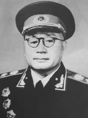 1976年，华国锋担任军委主席，还有5位军委副主席都有谁？