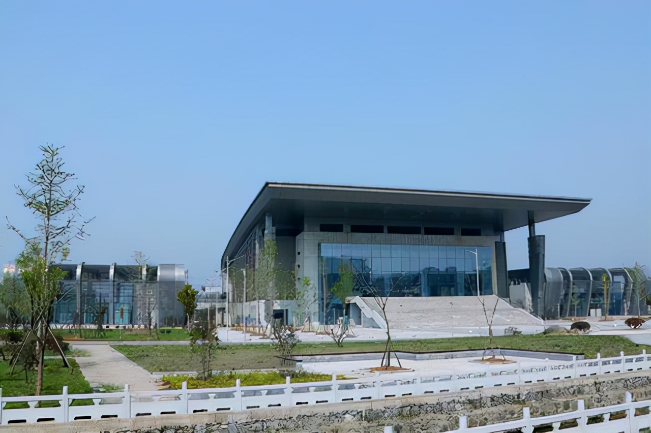 江苏某大学，明明是二本为何提档线比一本还高，就业率说出了答案