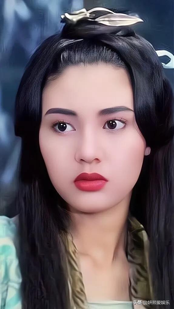 最美的港姐李嘉欣，明艳精致，漂亮大气