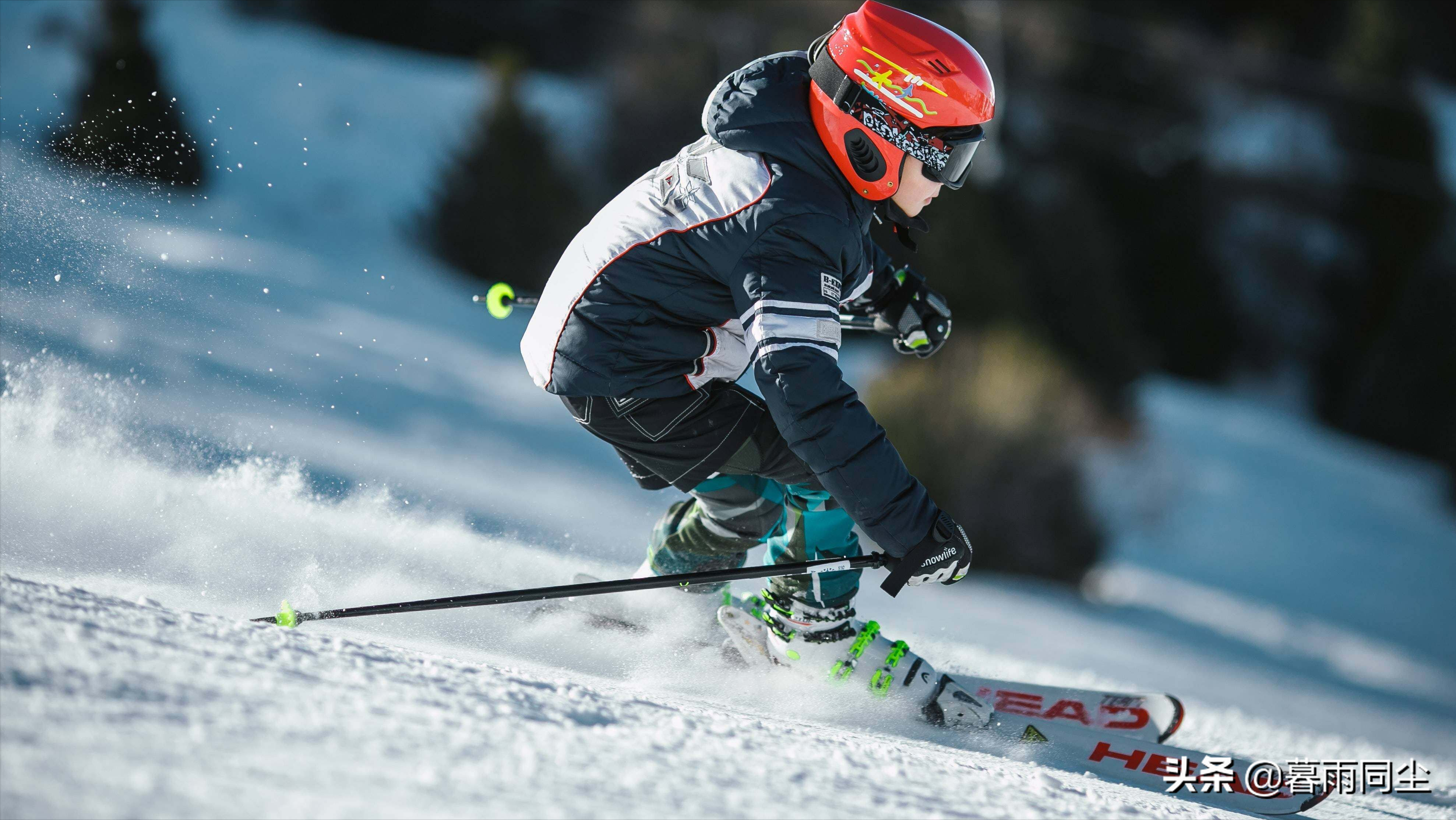 单板滑雪起源与什么有关(滑雪初学者该选择单板还是双板?