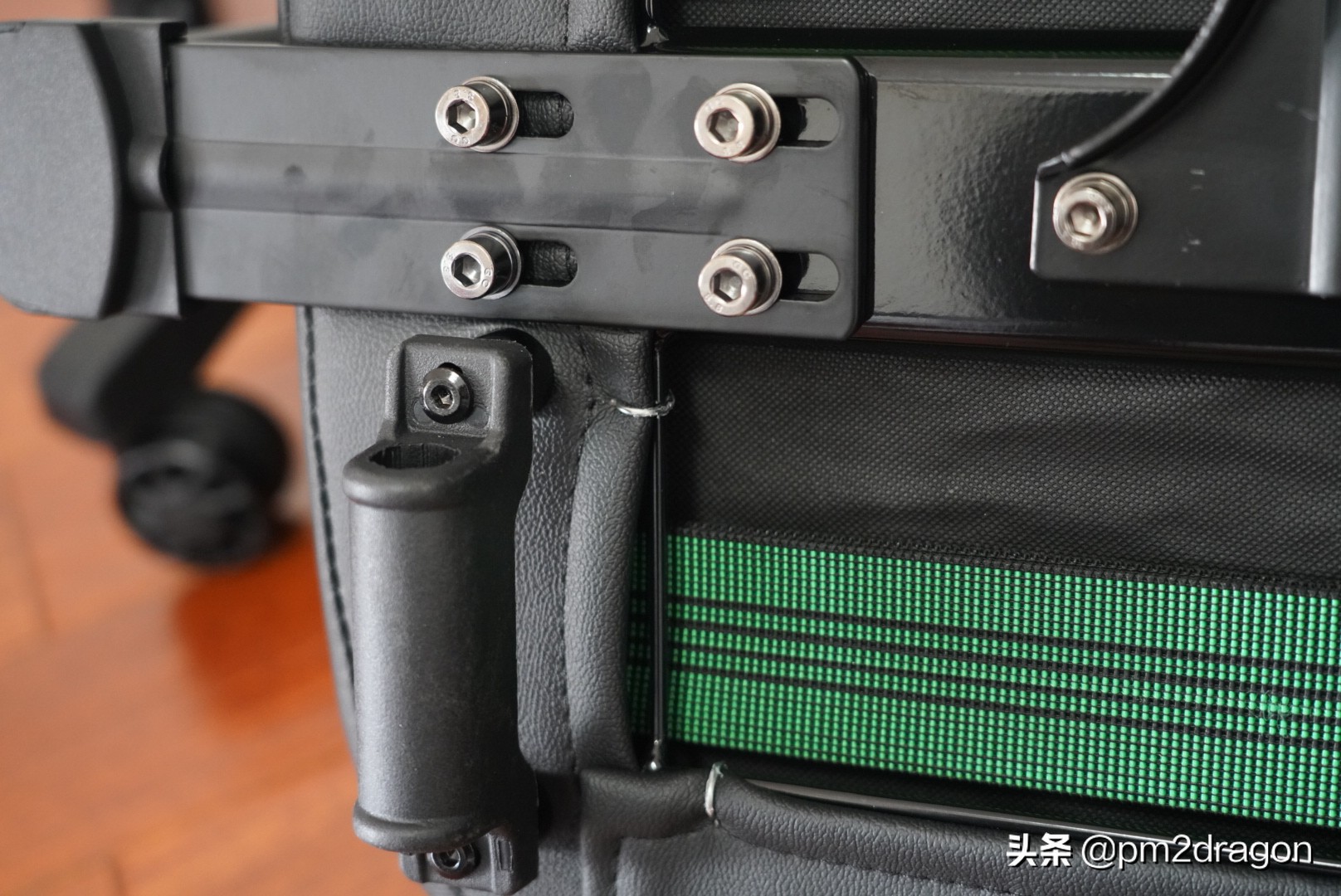 入手PUBG职业玩家同款--安德斯特未来战士升降桌+战神王座电竞椅